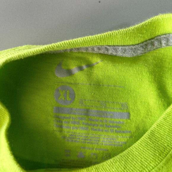 Nike Green Tshirt (Boys XL) - Picture 2 of 2